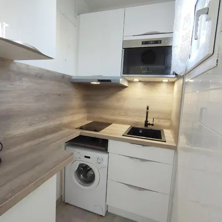 Apartment T1 Au Calme Avec Clim Et Parking Prive - Fr-1-503-171 *